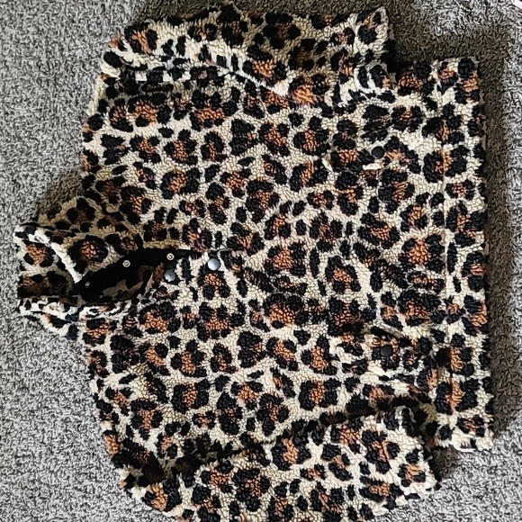 STUNNING J CREW VINTAGE SNAP COLLAR FLEECE SHERPA leopard print polartecPULLOVER - Picture 2 of 11